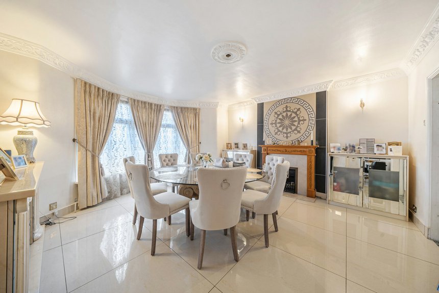 for sale queen anne's gardens london 62435 - Gibbs Gillespie