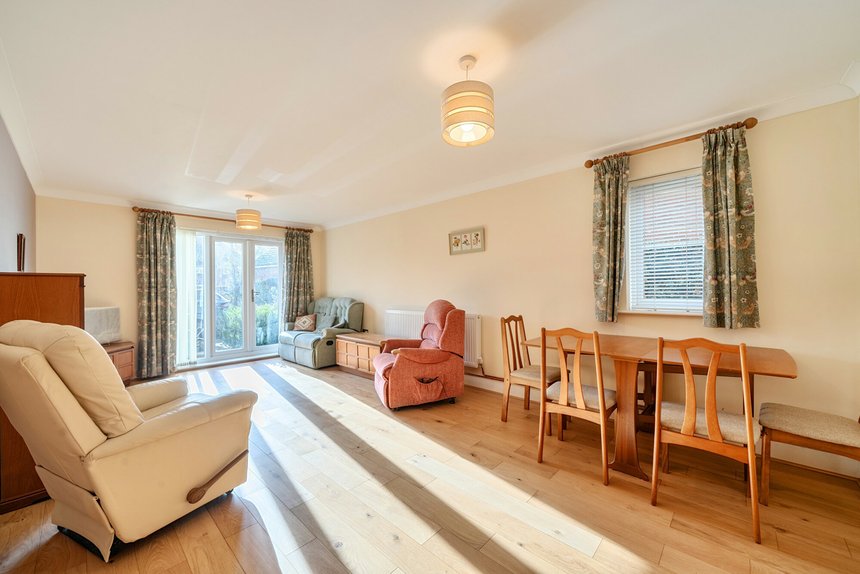 for sale kingsend london 63045 - Gibbs Gillespie