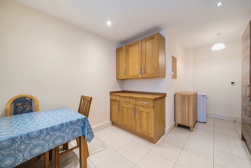 for sale kingsend london 63045 - Gibbs Gillespie