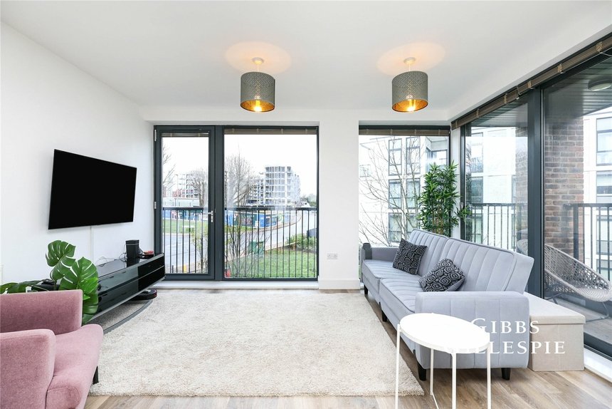 let tangmere crescent london 63116 - Gibbs Gillespie