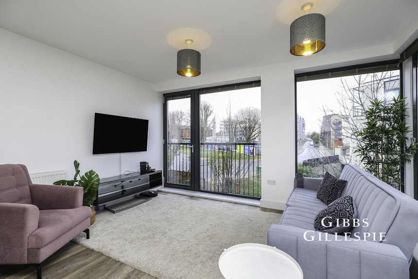 let tangmere crescent london 63116 - Gibbs Gillespie
