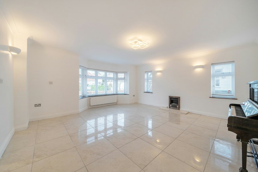 for sale willow crescent east london 63293 - Gibbs Gillespie