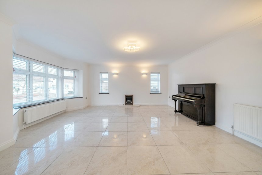 for sale willow crescent east london 63293 - Gibbs Gillespie
