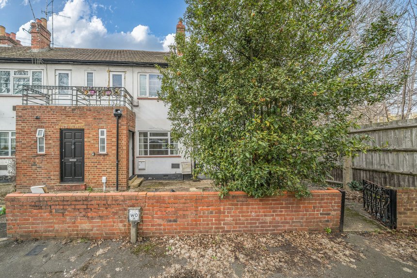 for sale frays court london 63486 - Gibbs Gillespie