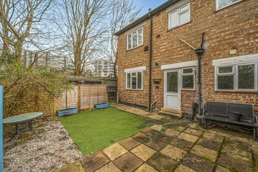 for sale frays court london 63486 - Gibbs Gillespie