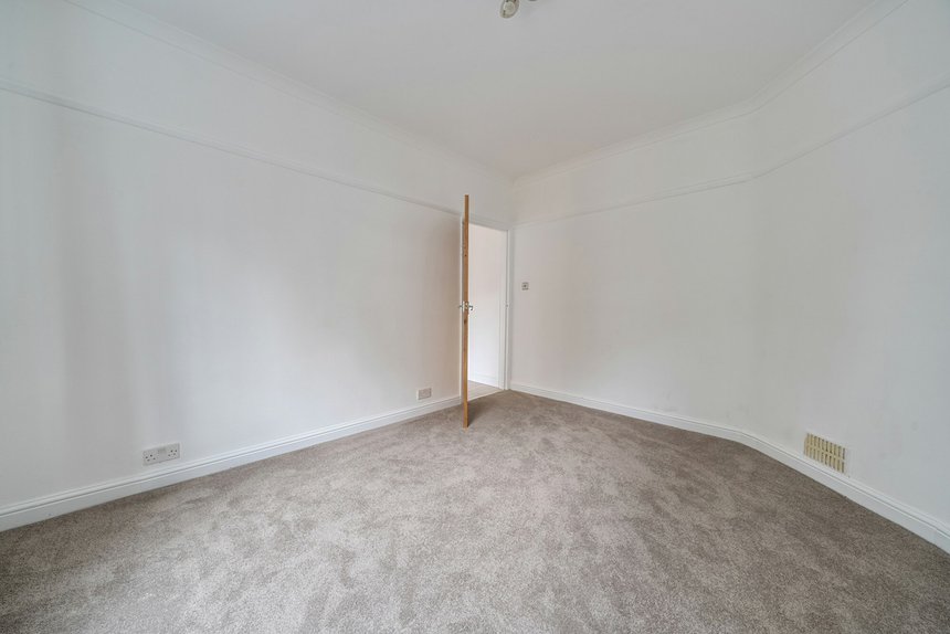 for sale frays court london 63486 - Gibbs Gillespie