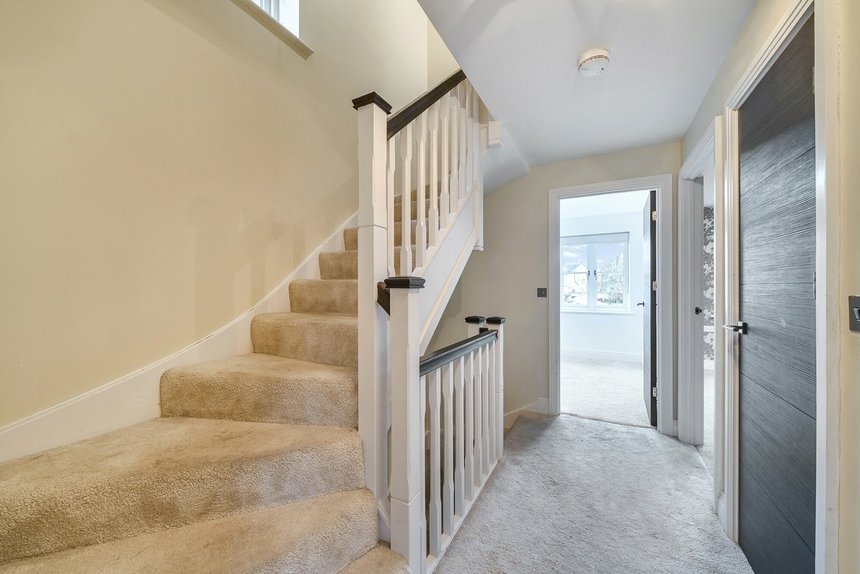 let agreed elmore close london 63810 - Gibbs Gillespie