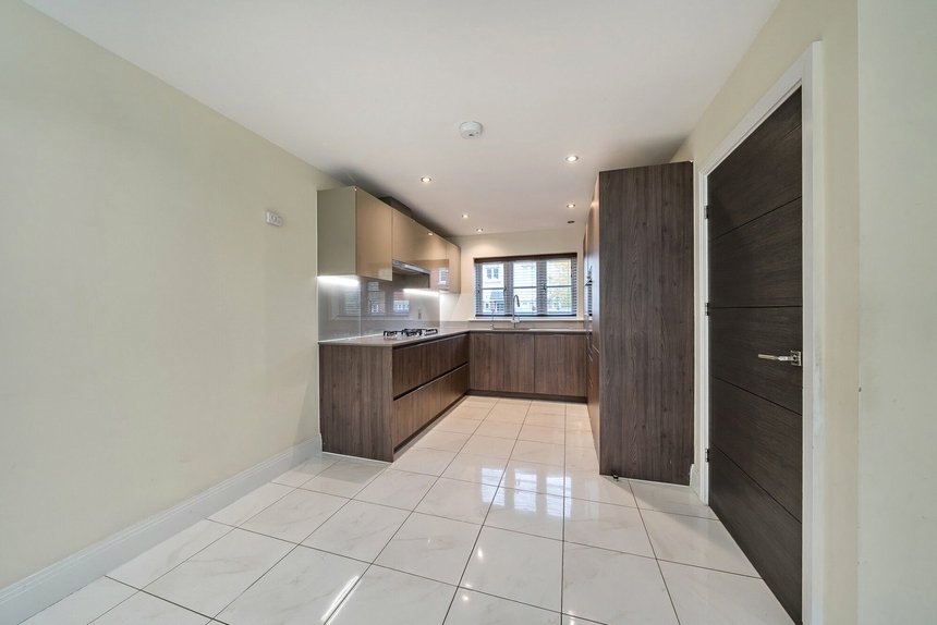 let agreed elmore close london 63810 - Gibbs Gillespie