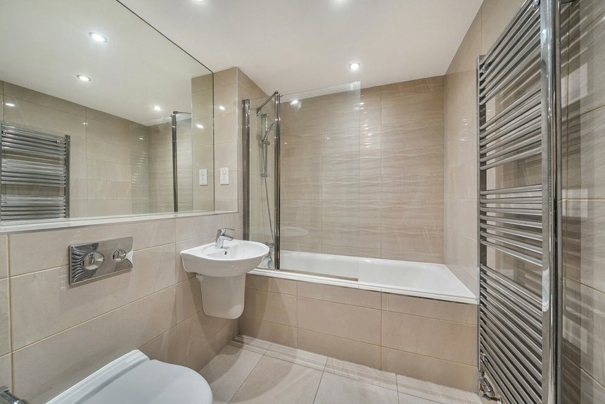 let agreed elmore close london 63810 - Gibbs Gillespie