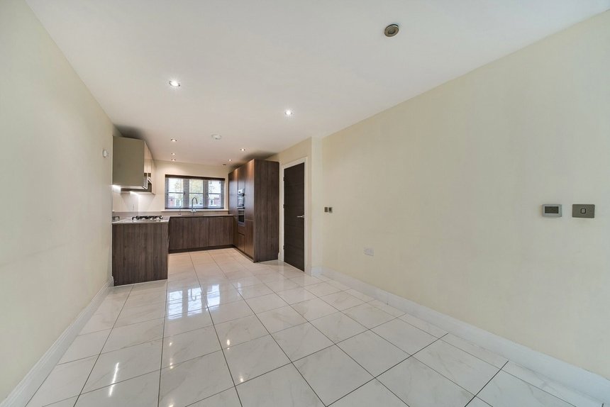 let agreed elmore close london 63810 - Gibbs Gillespie