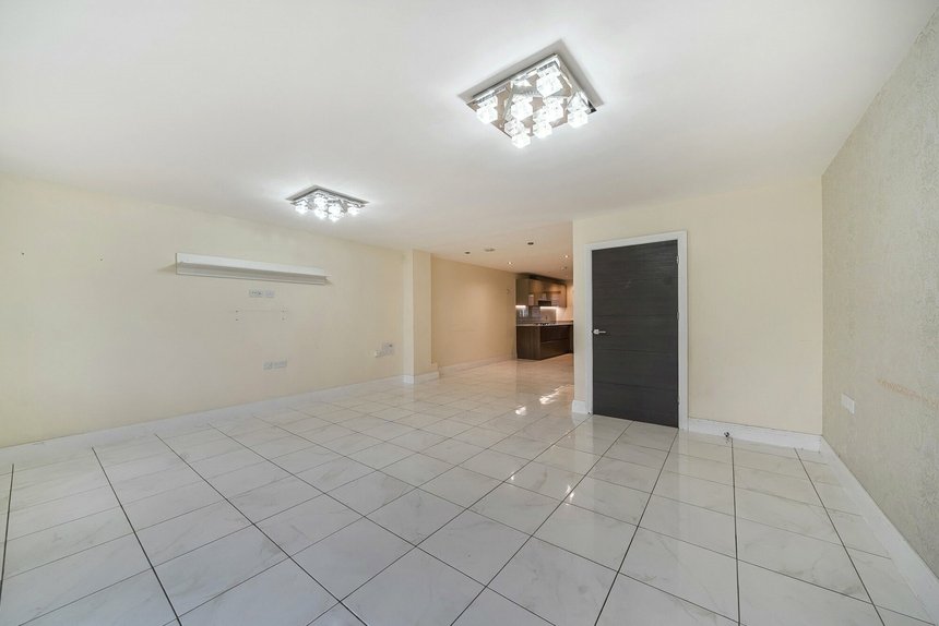 let agreed elmore close london 63810 - Gibbs Gillespie