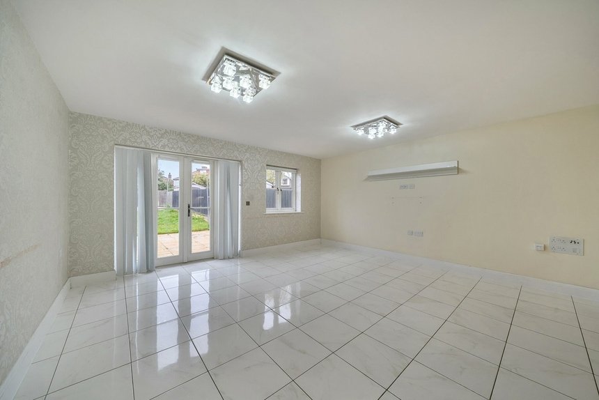 let agreed elmore close london 63810 - Gibbs Gillespie