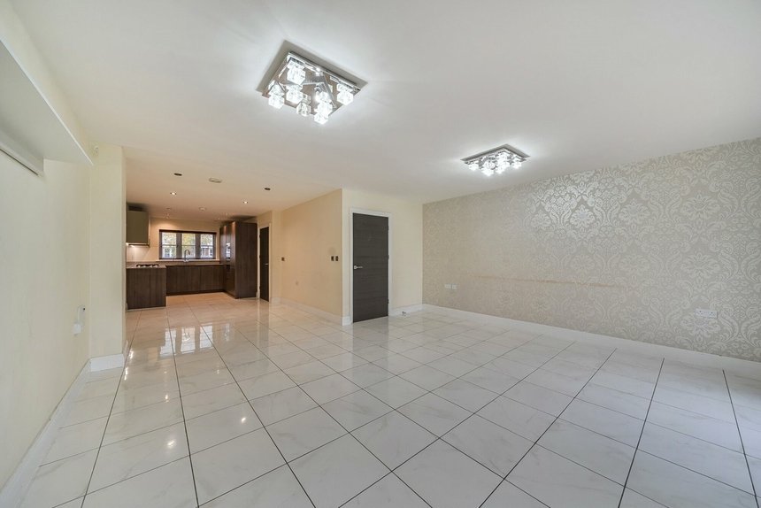 let agreed elmore close london 63810 - Gibbs Gillespie