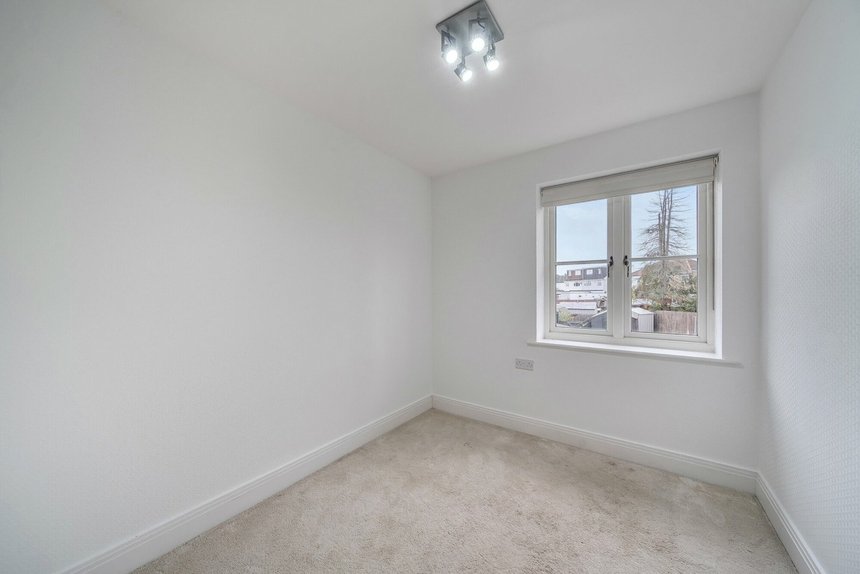 let agreed elmore close london 63810 - Gibbs Gillespie