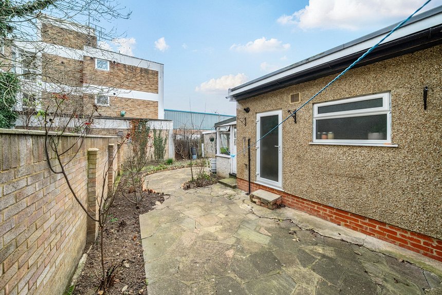 for sale alderney gardens london 63913 - Gibbs Gillespie