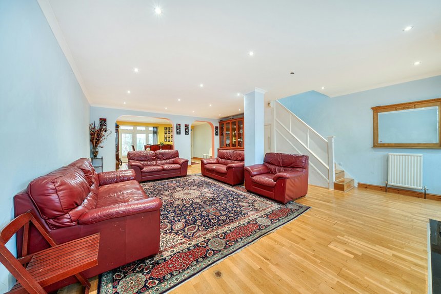 for sale alderney gardens london 63913 - Gibbs Gillespie