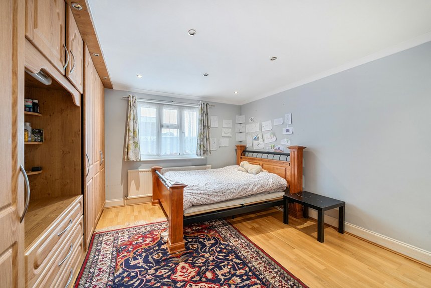 for sale alderney gardens london 63913 - Gibbs Gillespie