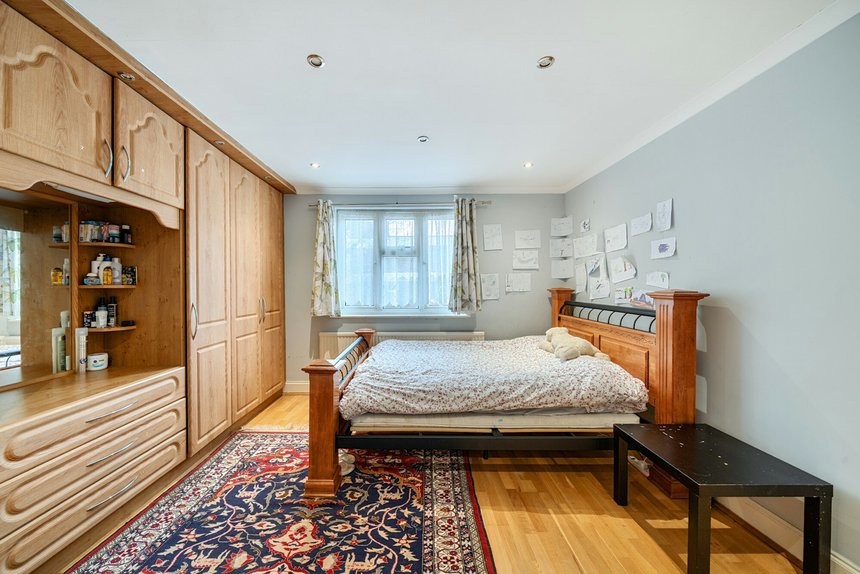 for sale alderney gardens london 63913 - Gibbs Gillespie