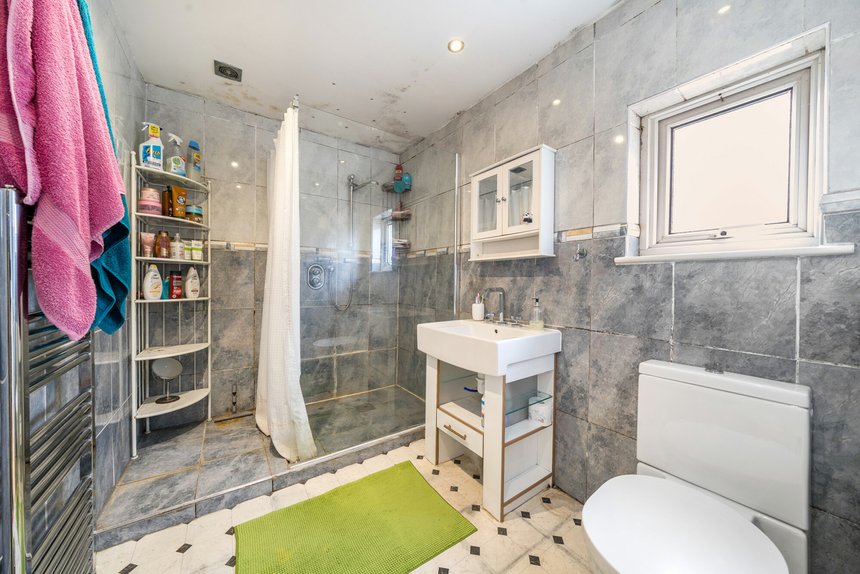 for sale alderney gardens london 63913 - Gibbs Gillespie