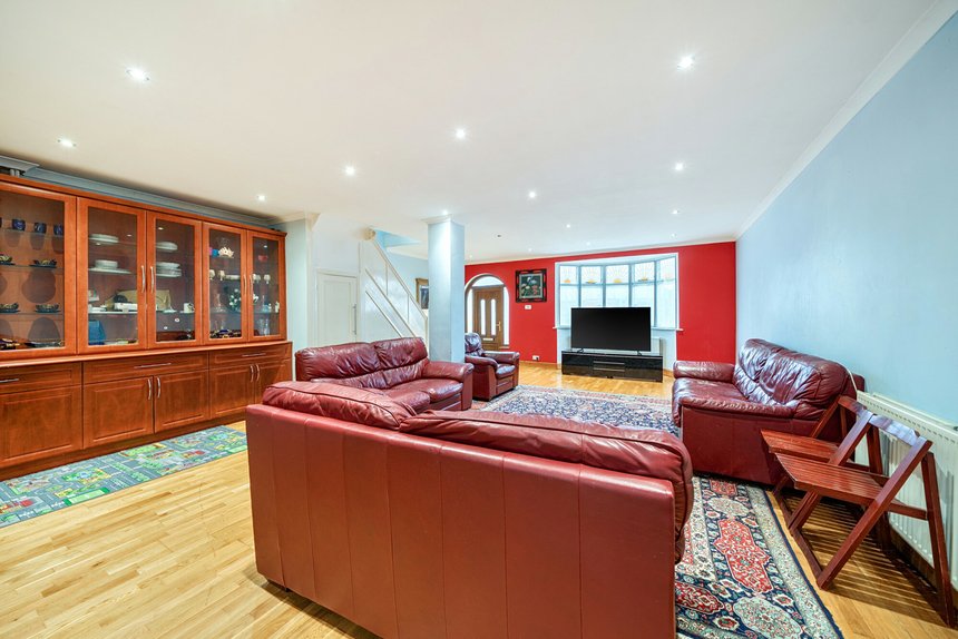 for sale alderney gardens london 63913 - Gibbs Gillespie