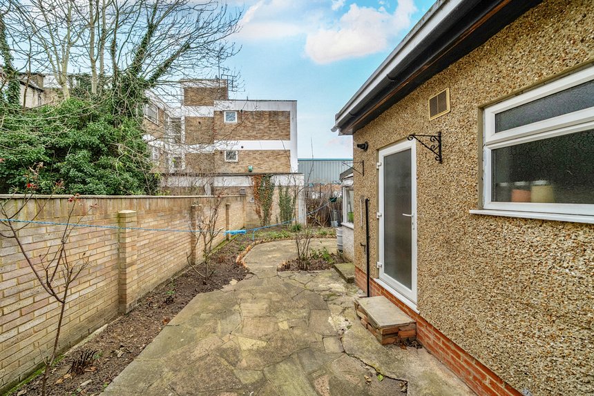 for sale alderney gardens london 63913 - Gibbs Gillespie