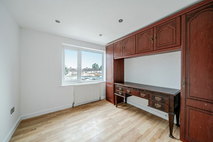 for sale clauson avenue london 64123 - Gibbs Gillespie