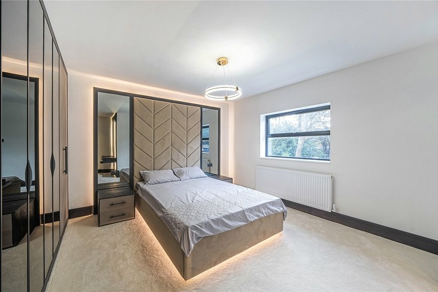 for sale the pipers london 64208 - Gibbs Gillespie