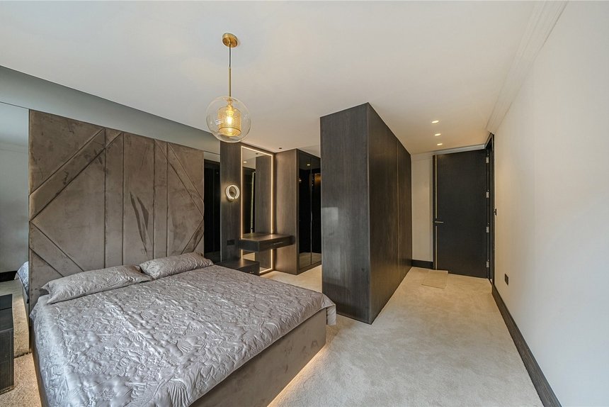 for sale the pipers london 64208 - Gibbs Gillespie