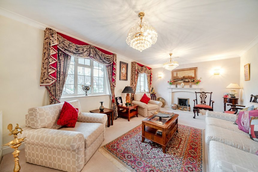 for sale the broadwalk london 64221 - Gibbs Gillespie
