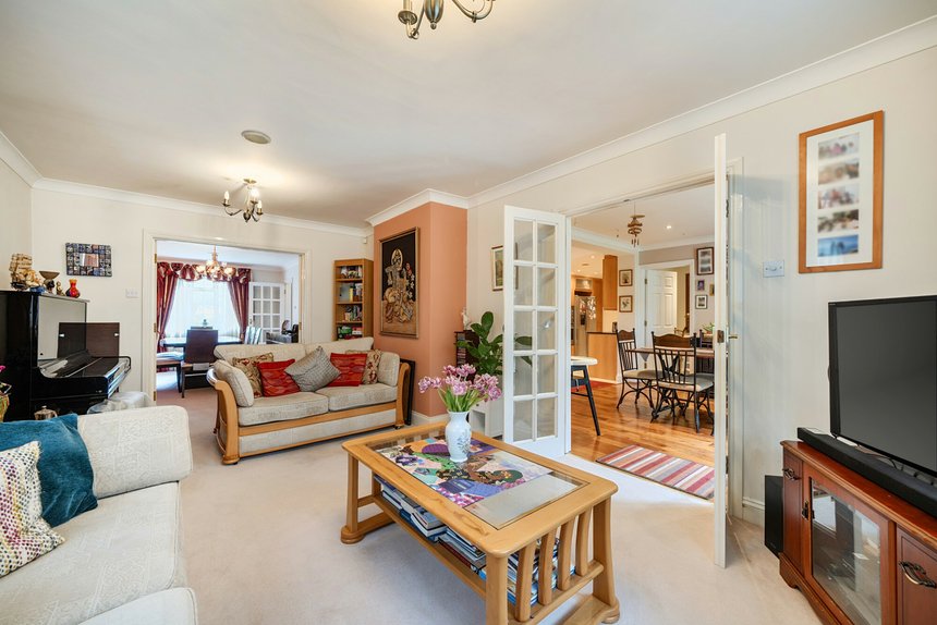 for sale the broadwalk london 64221 - Gibbs Gillespie