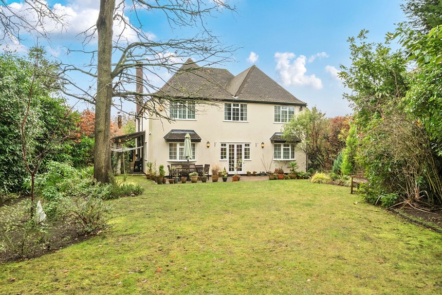 for sale the broadwalk london 64221 - Gibbs Gillespie