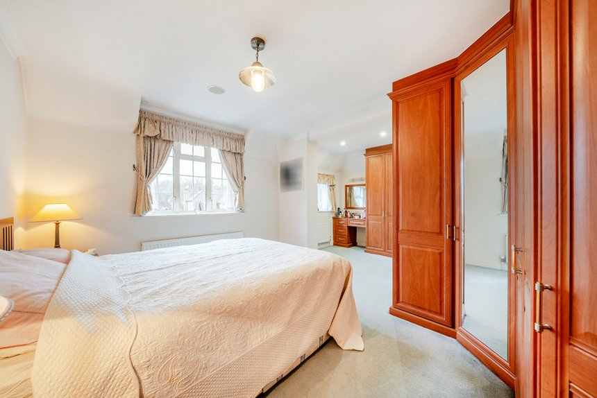 for sale the broadwalk london 64221 - Gibbs Gillespie