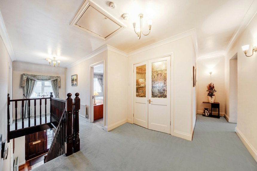 for sale the broadwalk london 64221 - Gibbs Gillespie