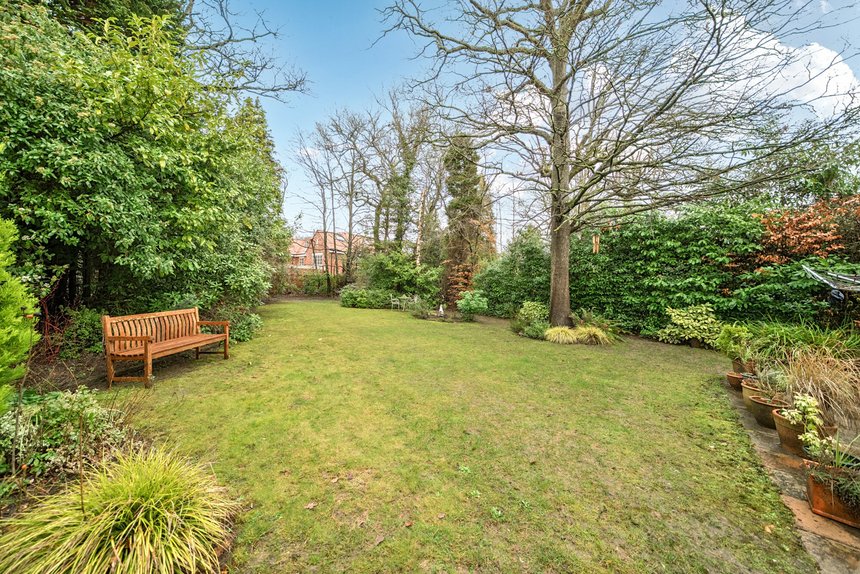 for sale the broadwalk london 64221 - Gibbs Gillespie