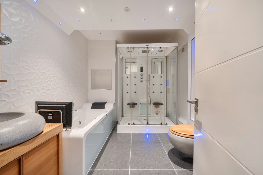 for sale astons road london 64518 - Gibbs Gillespie