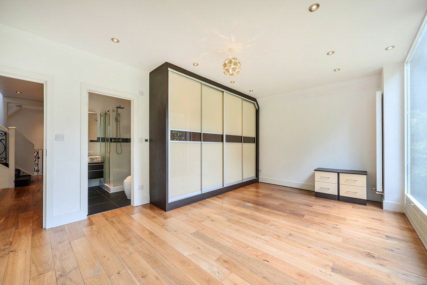 for sale astons road london 64518 - Gibbs Gillespie