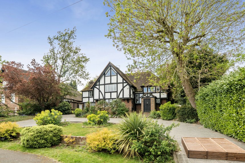 for sale astons road london 64518 - Gibbs Gillespie
