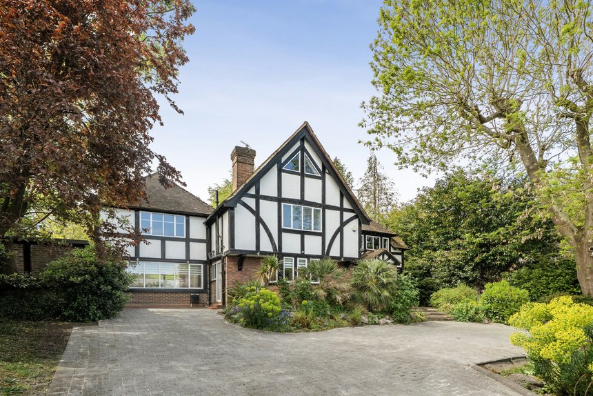 for sale astons road london 64518 - Gibbs Gillespie