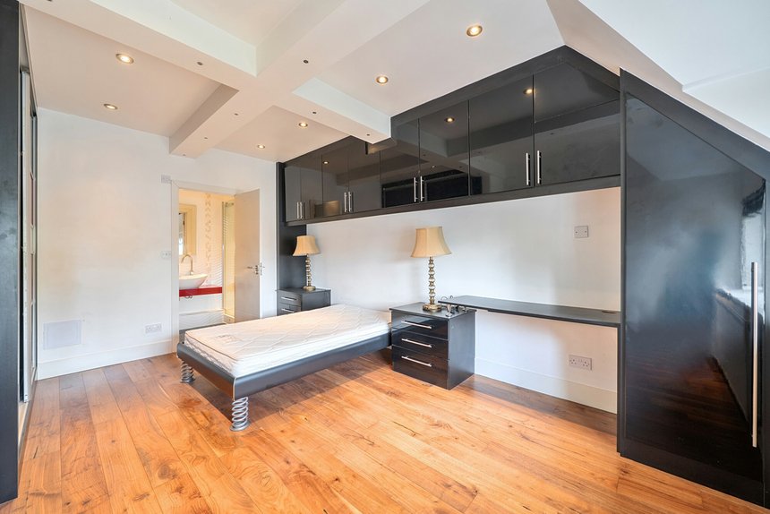 for sale astons road london 64518 - Gibbs Gillespie