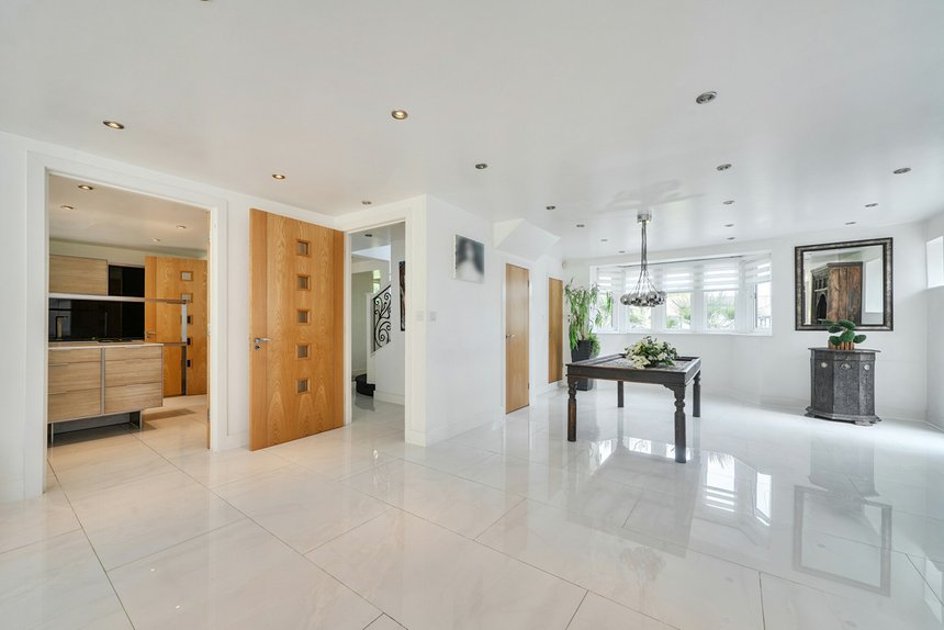 for sale astons road london 64518 - Gibbs Gillespie