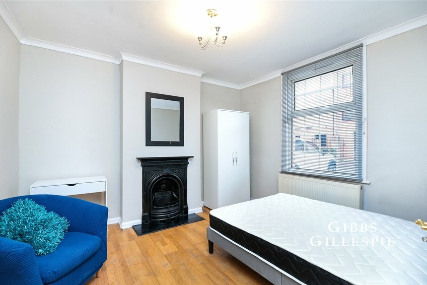 to let new road london 65786 - Gibbs Gillespie