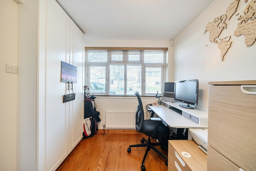 under offer cedar avenue london 65866 - Gibbs Gillespie