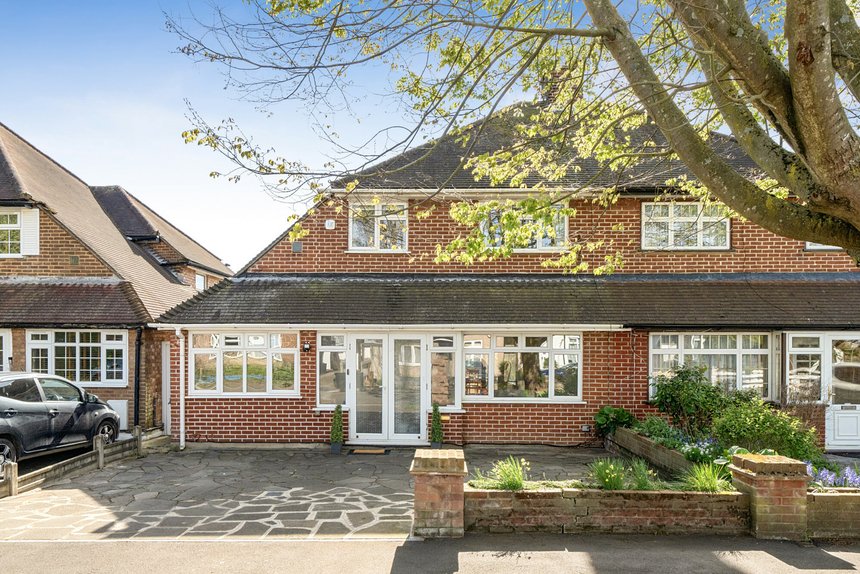 under offer cedar avenue london 65866 - Gibbs Gillespie
