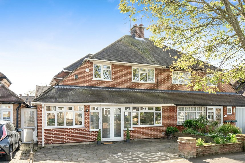 under offer cedar avenue london 65866 - Gibbs Gillespie