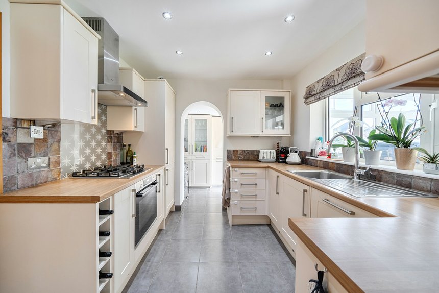 under offer cedar avenue london 65866 - Gibbs Gillespie