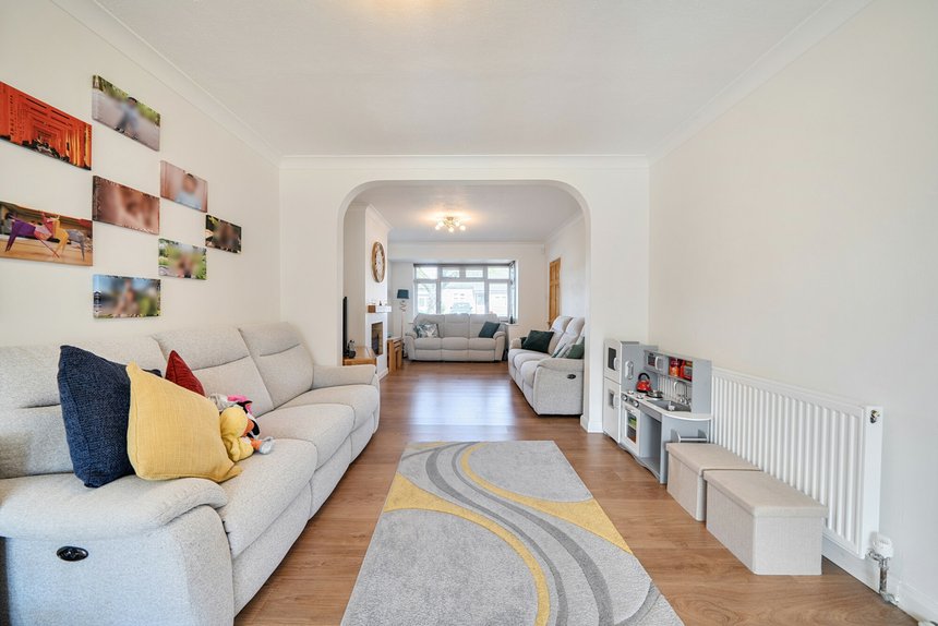 under offer cedar avenue london 65866 - Gibbs Gillespie