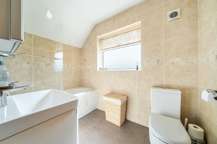 under offer cedar avenue london 65866 - Gibbs Gillespie