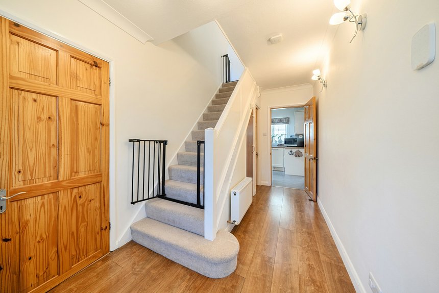 under offer cedar avenue london 65866 - Gibbs Gillespie
