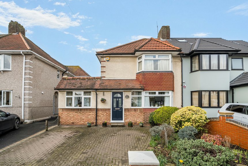 under offer laughton road london 67003 - Gibbs Gillespie