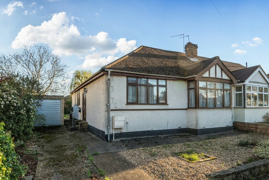 under offer herlwyn avenue london 67118 - Gibbs Gillespie